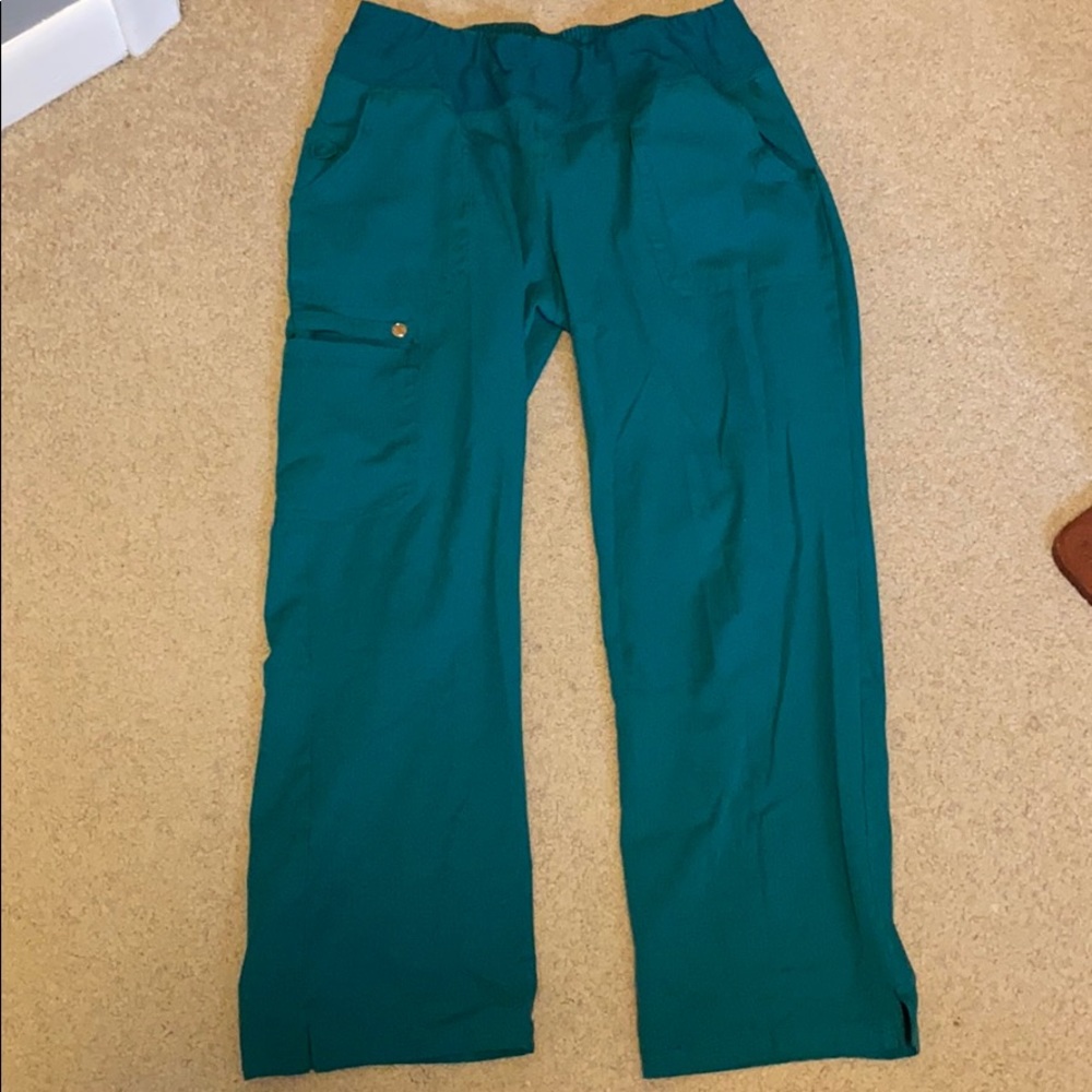 Elle Small Scrub Set